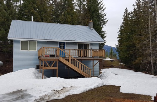 Eagle Bay House | Country Cottage with enclosed yard. Quiet wooded location.