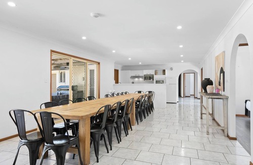 Lovedale House | Country Estate in hunter valley with 23 rooms, 2 heated pools, basketball court
