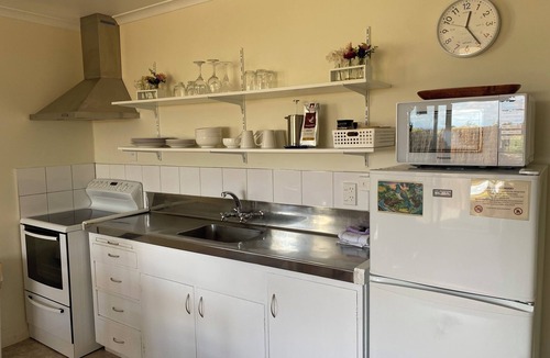 Haumoana Cottage | Country experience not far from town