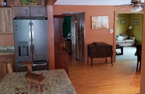 Fredonia House | Country Farmhouse Lodge