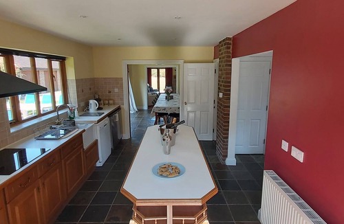 Abbess Roding House | Country Farmhouse sleeps 2- 24.7 bedrooms. + Annex.Just over an hour from London