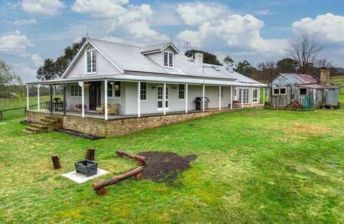 Gemalla House | Country Farmhouse - Stunning Location