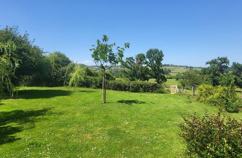 Saint-Marcelin-de-Cray House | Country cottage for a relaxing stay. Pets welcome
