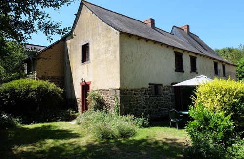 Saint-Brieuc-des-Iffs House | Country gîte in the heart of an old farmhouse
