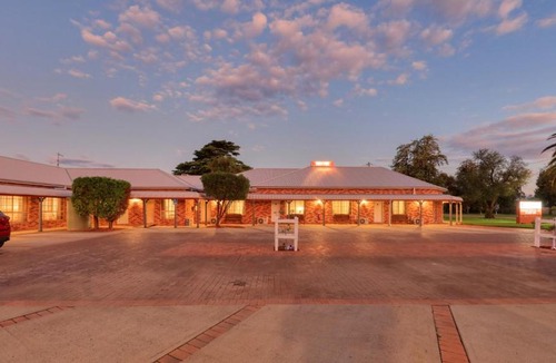 Cowra Hotel | Country Gardens Motor Inn