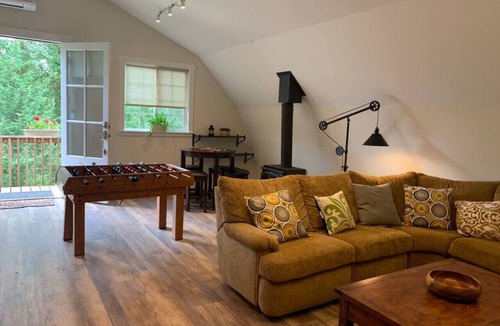 Hobart House | Country Getaway near Seattle