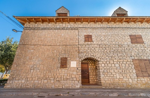 Torres de Barbues House | Country House 'Valfonda' with Mountain Views, Wi-Fi and Air Conditioning