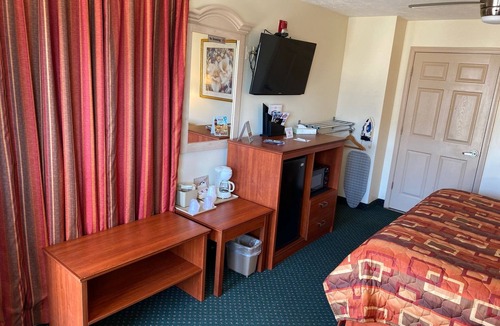 Union City Hotel | Country Hearth Inn & Suites Union City
