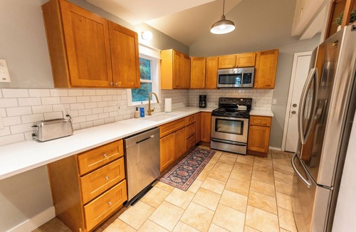 Fall City House | Country Home+ Tiny House: Sleeps 9; with WiFi and AC in adorable Fall City!