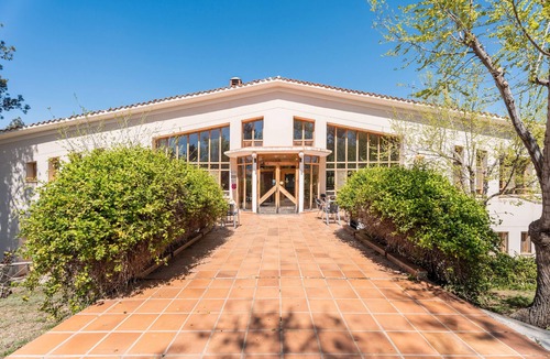 Sinarcas Cabin | Country House 'Cabañas Rusticas 1' with Mountain View, Shared Pool and Wi-Fi