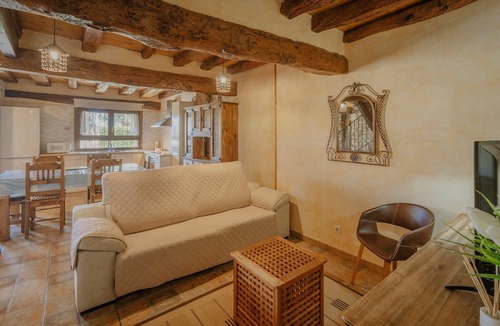 Miranda de Ebro House | Country House 'El Campanario' with Mountain View, Private Terrace and Private Garden