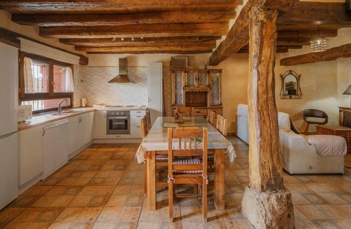 Miranda de Ebro House | Country House 'El Campanario' with Mountain View, Private Terrace and Private Garden