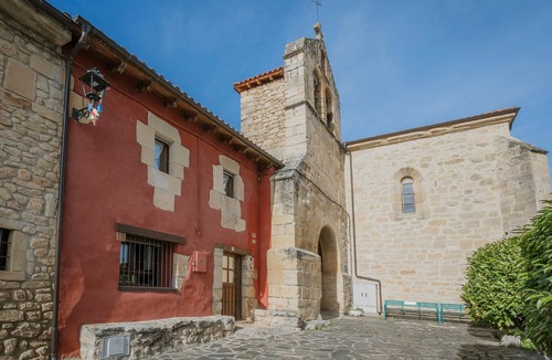 Miranda de Ebro House | Country House 'El Campanario' with Mountain View, Private Terrace and Private Garden