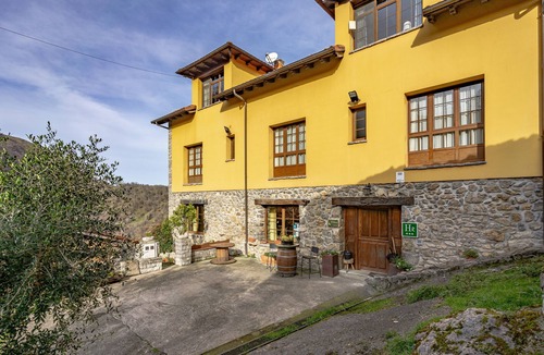 Gamonedo Apartment | Country House 'El Acebo' with Shared Pool, Shared Garden and Wi-Fi