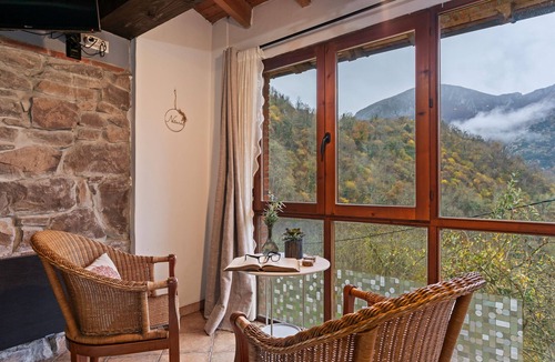Proaza House | Country House 'El Carbayu, Jacuzzi Y Vistas' with Mountain View, Private Terrace and Wi-Fi