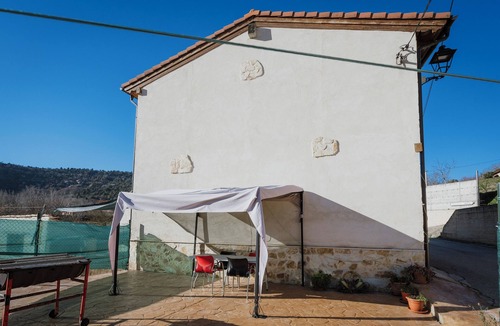 Santibanez del Val House | Country House 'La Mira' with Mountain View, Private Terrace and Wi-Fi