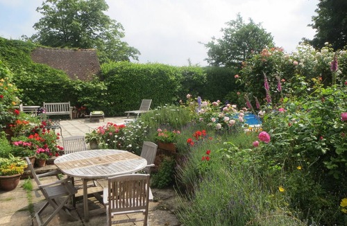 Penwood House | Country House, Sleeps 10, Swimming Pool And Tennis Court, In Inkpen, Berkshire