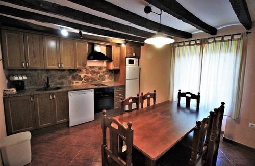 Beuda Cottage | Country house with capacity for 14 people with a large garden, pool, barbecue, etc.