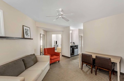 Elk Grove Village Hotel | Country Inn & Suites by Radisson, Elk Grove Village/Itasca