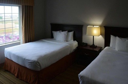 Quail Creek Hotel | Country Inn & Suites by Radisson, Oklahoma City - Quail Springs, OK