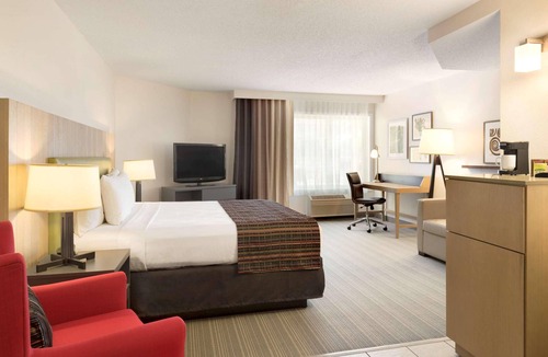 Chippewa Falls Hotel | Country Inn & Suites by Radisson, Chippewa Falls, WI