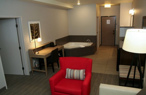 Prineville Hotel | Country Inn & Suites by Radisson, Prineville, OR