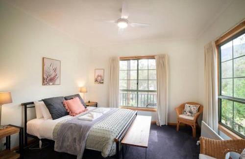 Halls Gap House | Country Lane Cottage