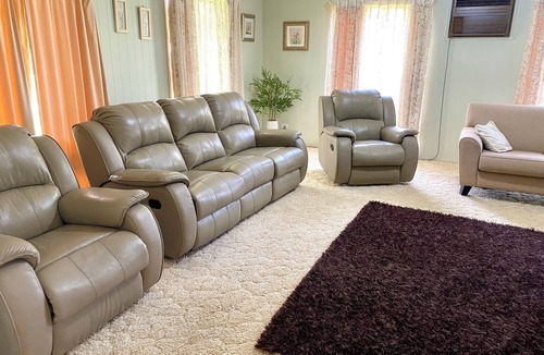 Swan Hill House | Country lifestyle on acres 4 minute drive from the Main Street