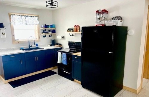 Smithfield Apartment | Country setting close to lake 1 bedroom queen bed sofa, full kitchens and bath