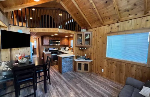 Red Bluff Cabin | Country Tiny Cabin in Red Bluff with guest unit.
