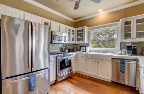 Volente House | Countryside 3-story home with game room, WFH office & guest house with kitchen