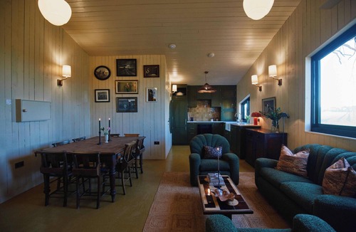 Sutton Bonington Cabin | Countryside Cabin | Sleeps 8 | Hot Tub | BBQ