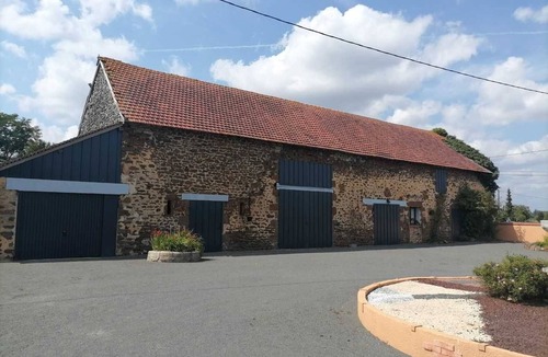 Moitron-sur-Sarthe Cottage | Countryside Retreat: Farm Experience, Modern Comforts, 3 Bedrooms, BBQ, Fishing Pond
