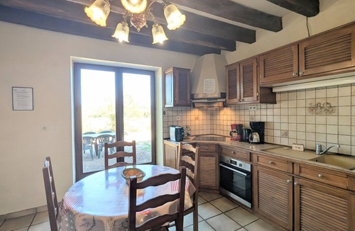 Arthon Cottage | Countryside home near Châteauroux, family-friendly