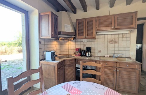 Arthon Cottage | Countryside home near Châteauroux, family-friendly