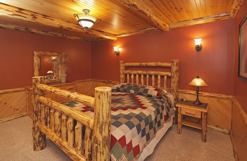 Dundee Cabin | Countryside Overlook Suite: Luxury, Lodge Suite in Amish Country, Ohio.