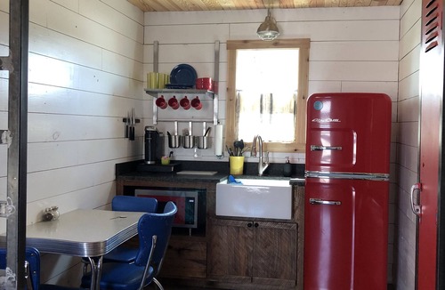 Honey Grove Cabin | Countryside Tiny Cabin 5