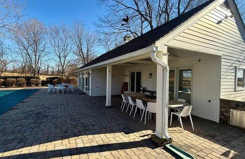Rippon House | Couple's Retreat|Home Theater|Game Room|Wineries