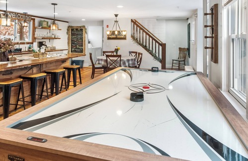 Colrain House | Couples 2 Bedroom Retreat-Close to Shelburne Falls