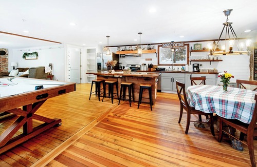 Colrain House | Couples 2 Bedroom Retreat-Close to Shelburne Falls