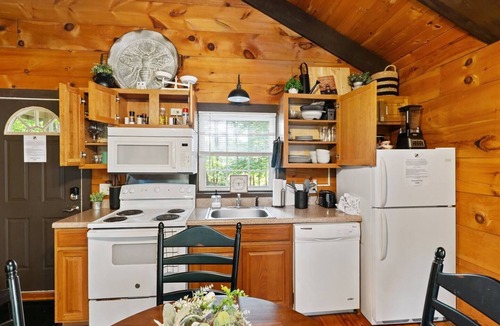Sautee Nacoochee Cabin | Couples Cabin | Screened Hot Tub, Outdoor TV & King Bed · Near Helen, GA
