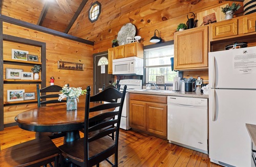 Sautee Nacoochee Cabin | Couples Cabin | Screened Hot Tub, Outdoor TV & King Bed · Near Helen, GA