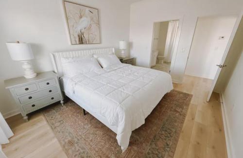 Pass Christian Apartment | Couples Escape - Water View - King Bed - Pets Welcome w/Fee