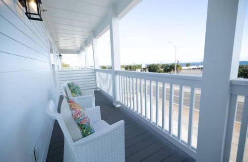 Pass Christian Apartment | Couples Escape - Water View - King Bed - Pets Welcome w/Fee