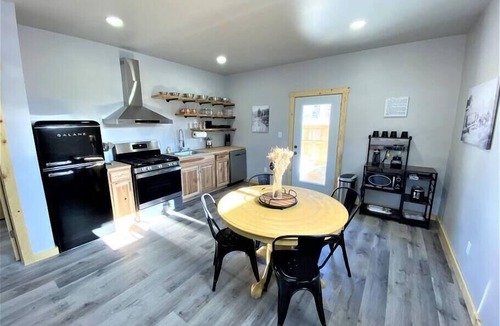 Chassell Apartment | Couples Getaway & Business Travel- 6 Miles to MTU