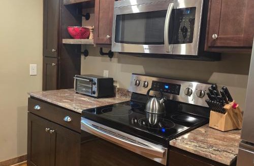 Dahlonega House | Couples Getaway Cabin with a Loft Bed - Firepit - Creek Access