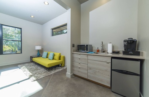 Eldridge Apartment | Couples Getaway, Luxurious Accomodations, Private Yard