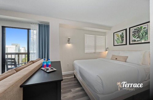 Southwest Orlando Apartment | Couples Getaway with Private Terrace and Fireworks View