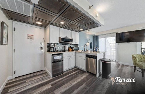Southwest Orlando Apartment | Couples Getaway with Private Terrace and Fireworks View