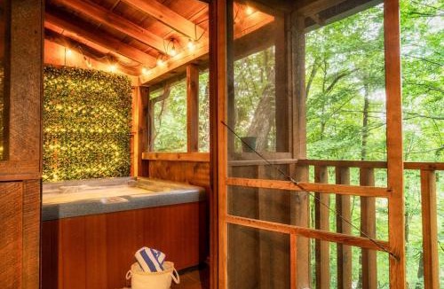 Pigeon Forge House | Couples retreat *location*hot tub*fire pit*